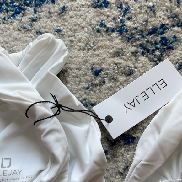 ELLEJAY Buzios Bikini Top in White Medium - Picture 9 of 9